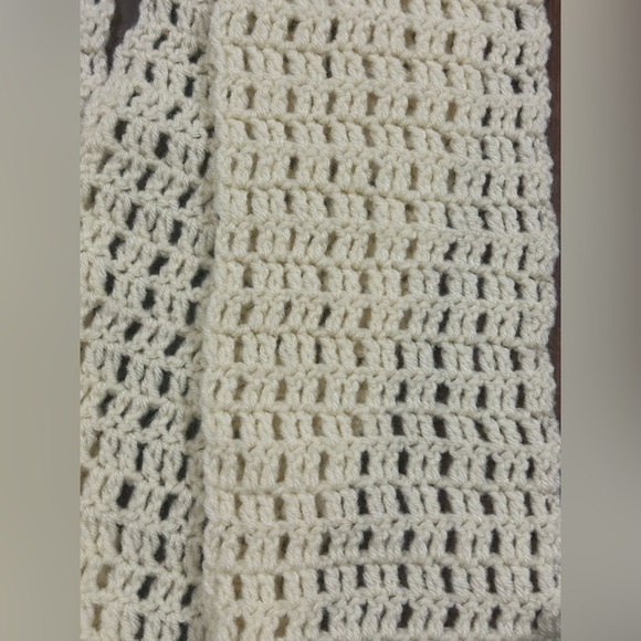 Handcrafted Cream Crocheted Scarf - Picture 6 of 7